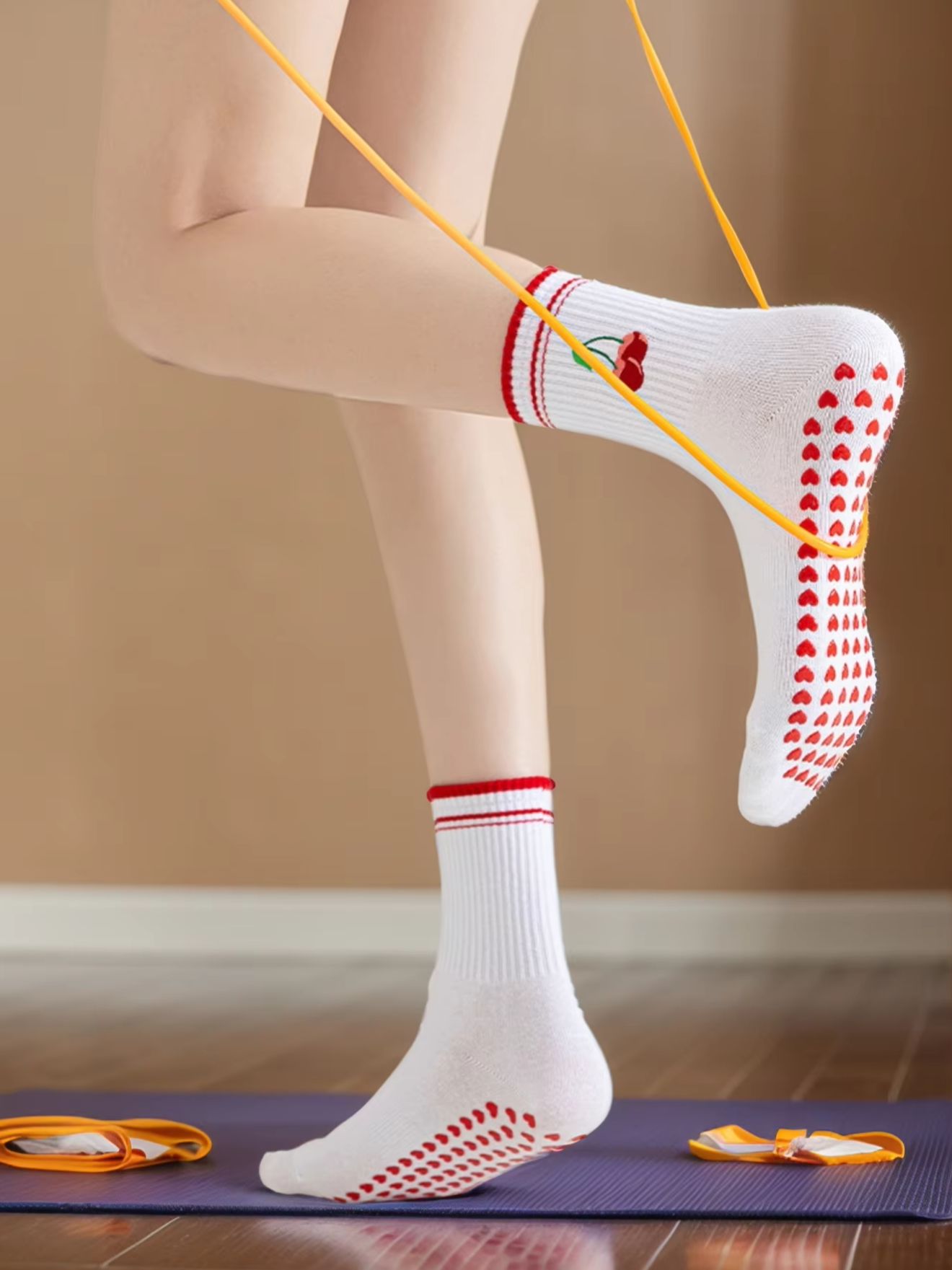 Yoga Mat - 1組のクロスボーダープロフェッショナルヨガソックス、コットンストラップ付きシリコン滑り止めピラティスフィットネスダンスフロアソックス